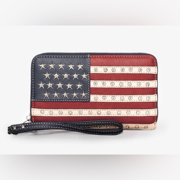 Montana West Handbags - Montana West American Flag wristlet- NWT